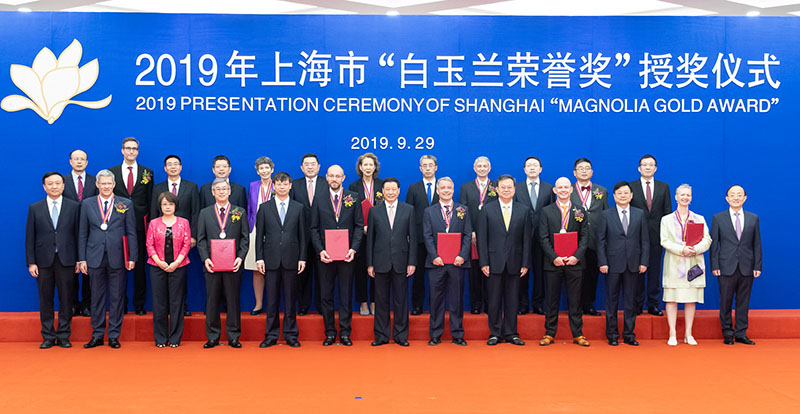 Magnolia Gold Award to Santoni (Shanghai) CEO - Gianpietro Belotti